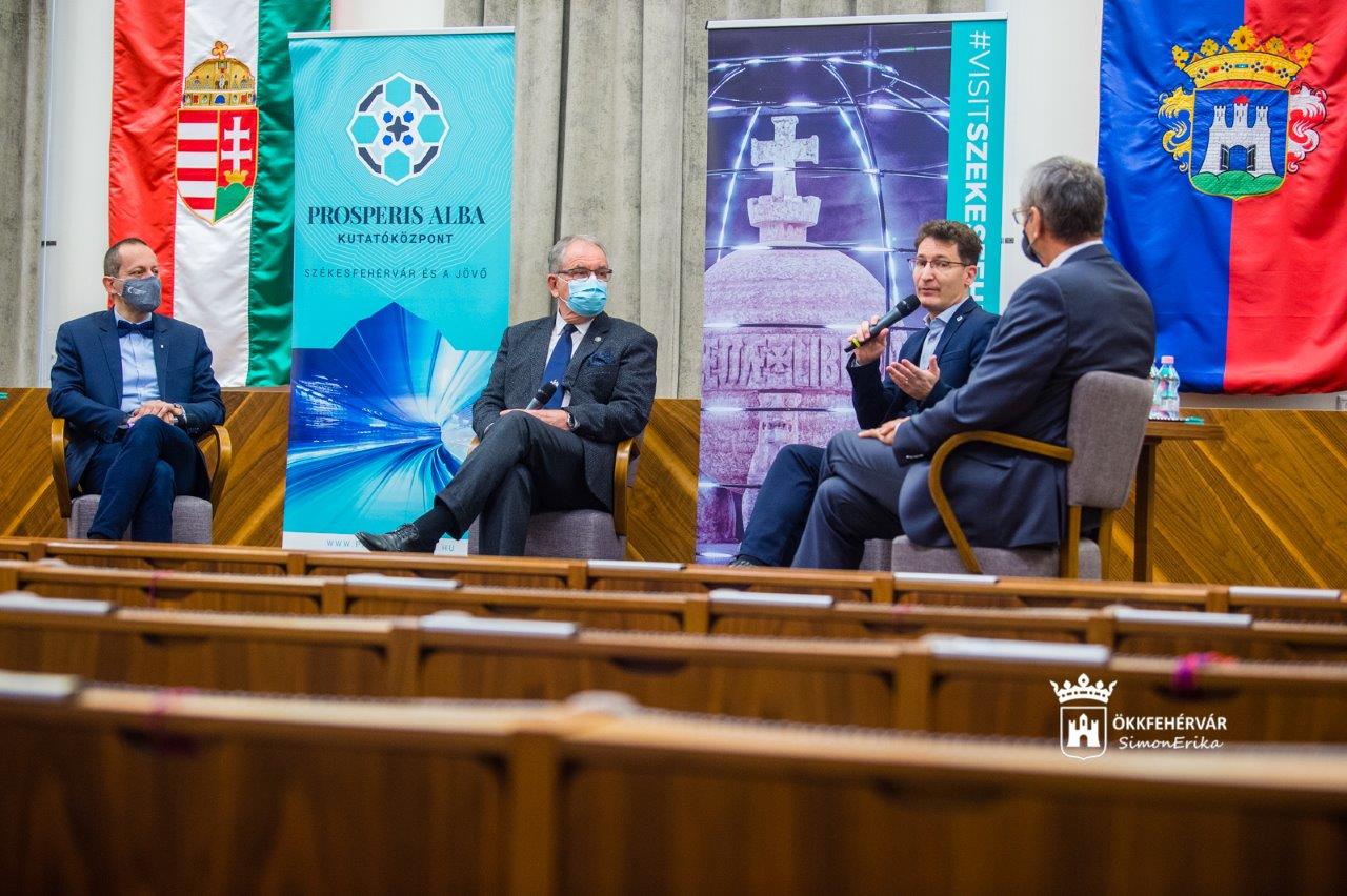 Beszélgetés a koronavírus hatásairól - a vírustagadóknak üzent a kórházigazgató