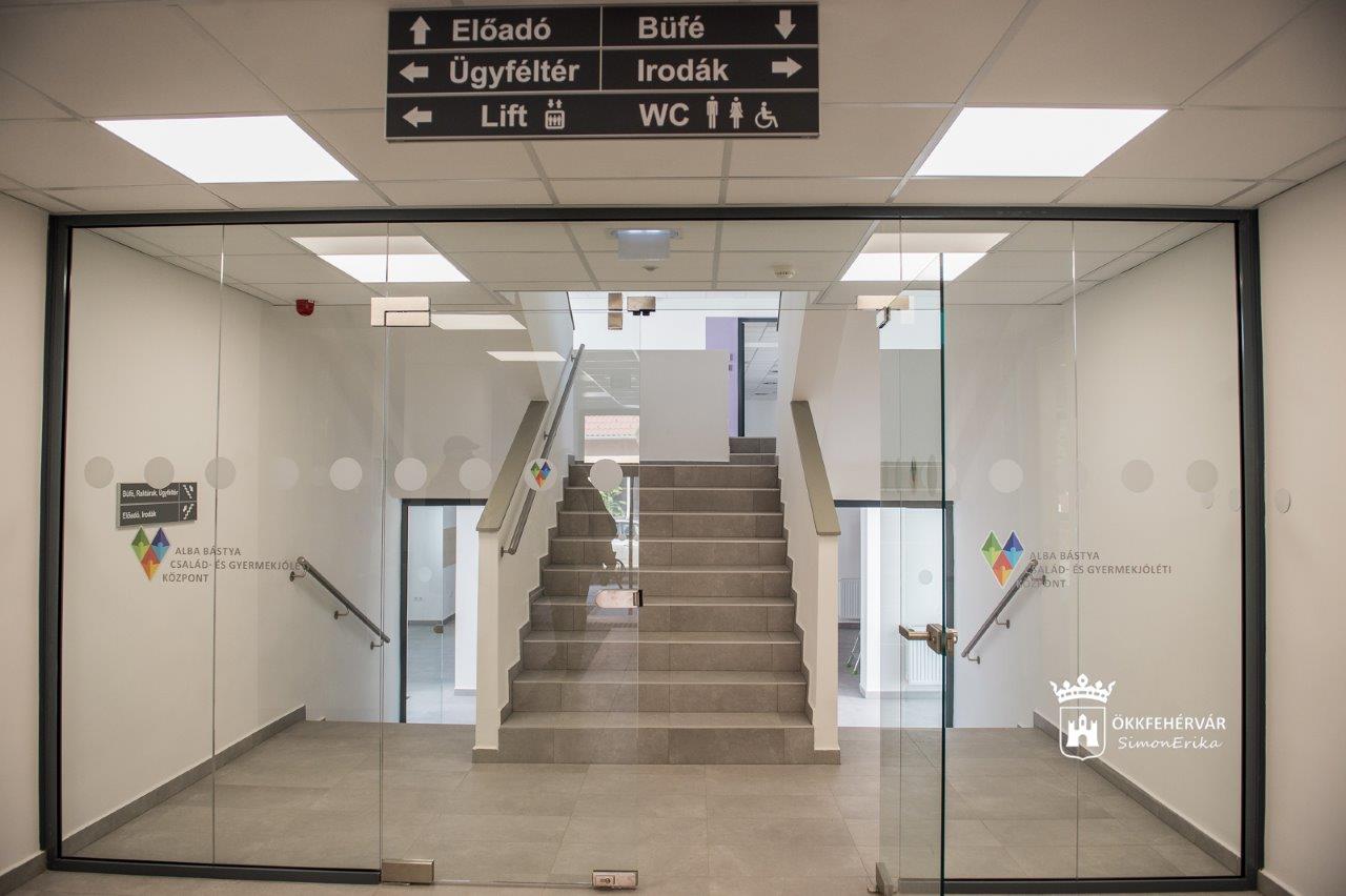 Elkészült az Alba Bástya új központja – minden intézményegység az Irányi Dániel utcai épületbe költözik