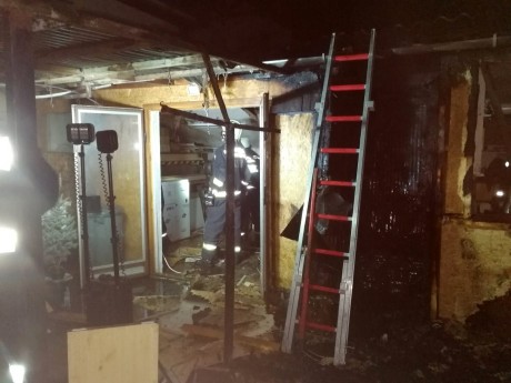 Égő házból menekítettek ki egy házaspárt a Maroshegyen a rendőrök