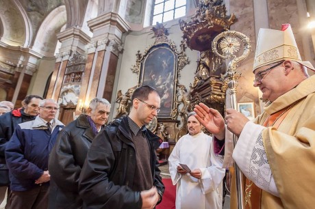 Imádkozom minden apáért – interjú Spányi Antal megyés püspökkel Szent József napján