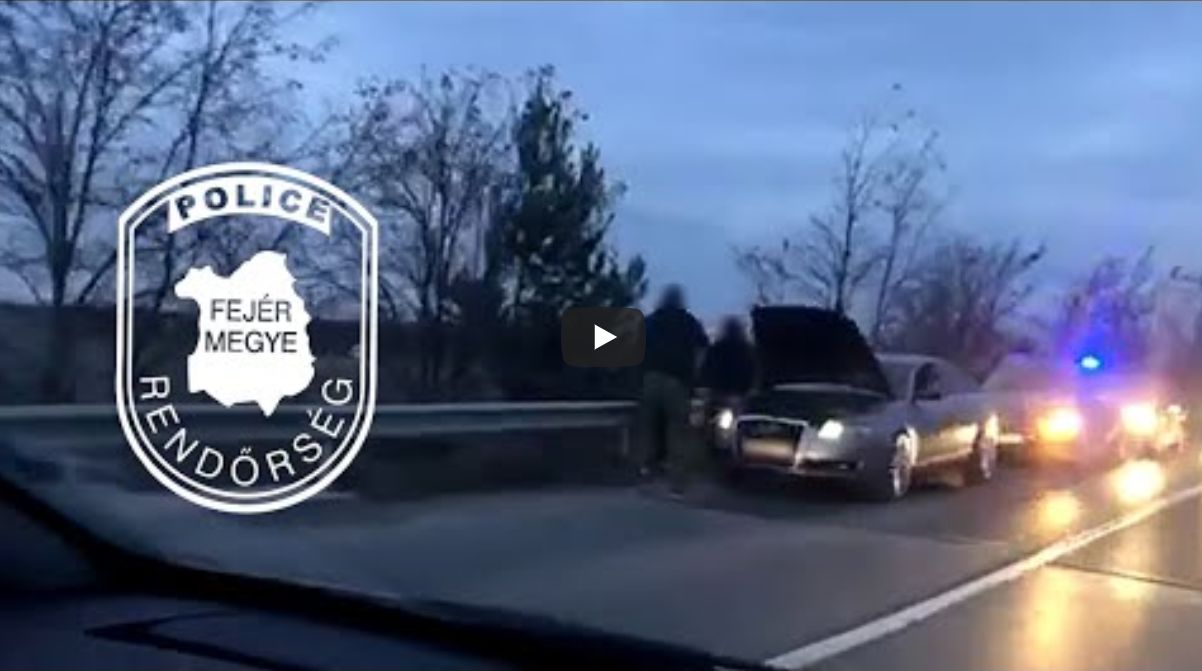 Az autó motorteréből került elő a kábítószer Fehérvár határában