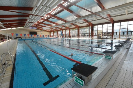 Vasárnap reggeltől védettségi igazolvánnyal látogatható az uszoda