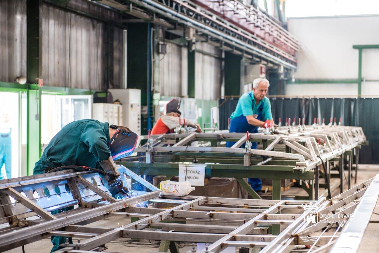 Beruházási támogatással újult meg a fehérvári Ikarus Electric Zrt.műhelye