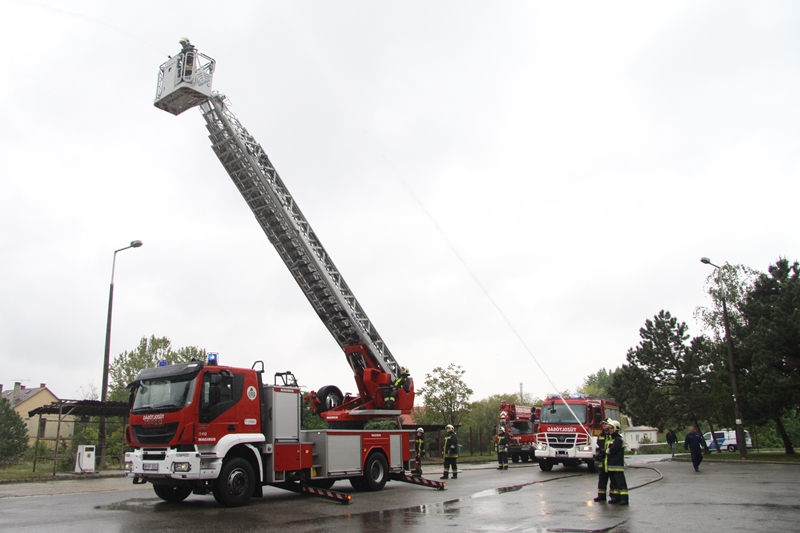 Szent Flórián-napi köszönet a tűzoltóknak - ma is kétezren vannak szolgálatban