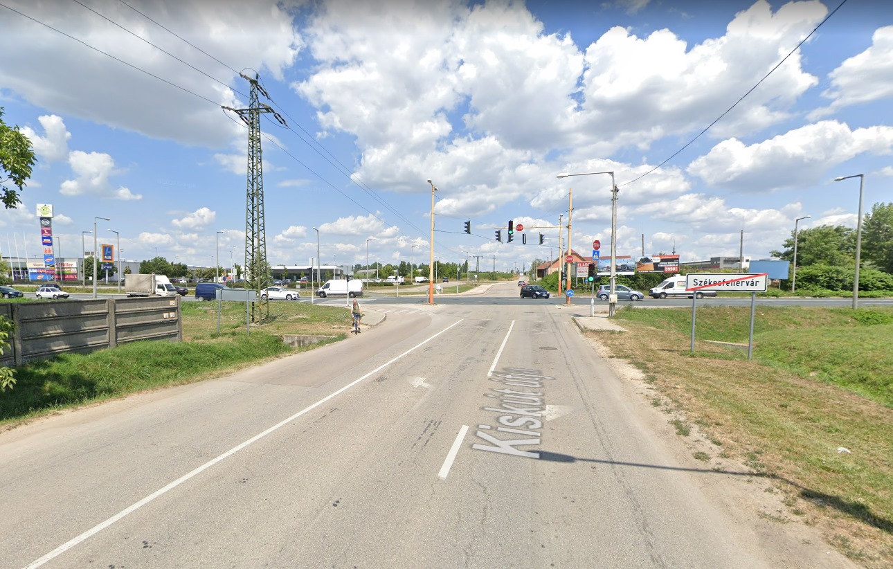 Este hétig dolgoznak a Kiskút úti lámpa átalakításán és korszerűsítésén