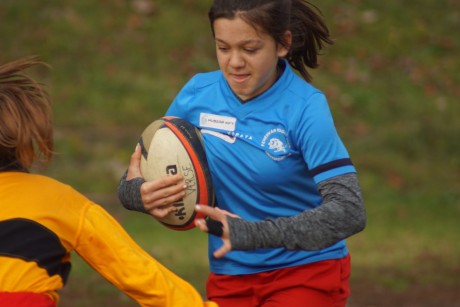 A felnőtt és az utánpótlás rögbi bajnokságban is pályára léptek a fehérvári lányok