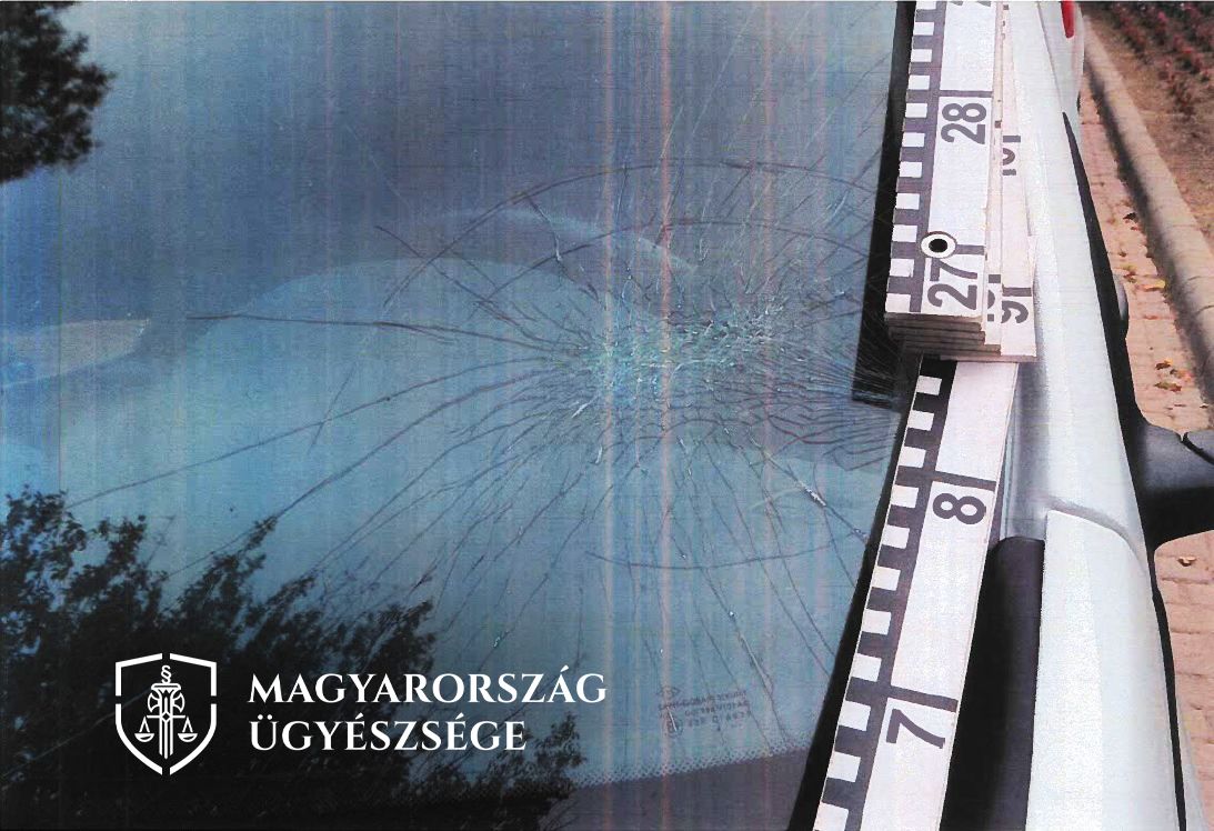 Büntetőfékezett, ütött és szélvédőt zúzott be a 81-esen az örjöngő sofőr