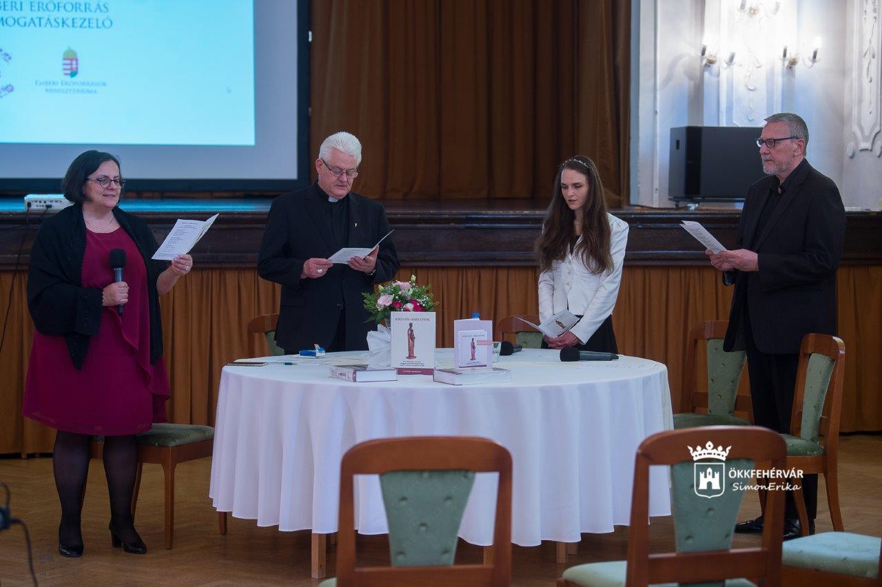 Mária-tisztelet a Kárpát-medencei népi kultúrában - kötetbemutatóval indult az előadássorozat