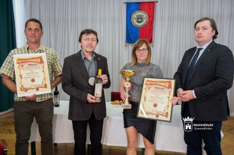 A Mária királynő tiszteletére palackozott chardonnay-t választották zászlósbornak