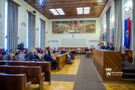 Visszaáll a veszélyhelyzet előtti rend az önkormányzatoknál