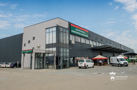 Felavatták a Magyar Posta Zrt. új székesfehérvári logisztikai üzemét