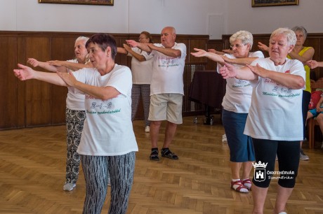 Idősebbek is elkezdhetik - test és szellem frissen tartása mozgással