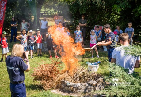 A biztonságos erdei tűzgyújtást és tűzoltást oktatták gyerekeknek a Pákozdi Pagonyban