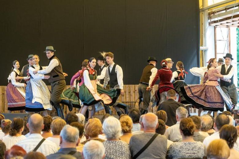 Folkjuniálist rendeztek a  Feketehegy-Szárazréti Kultúrudvar szabadtéri színpadán