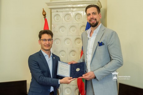 Polgármesteri Elismerő Emlékérmet kapott Lóránt Péter