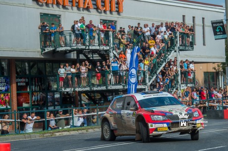 Teltházas volt az idei szuperspeciál is a Palotai úton