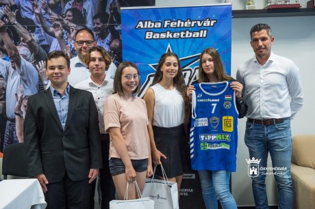 Dedikált mezt kapott a SmartBin verseny havi nyertese