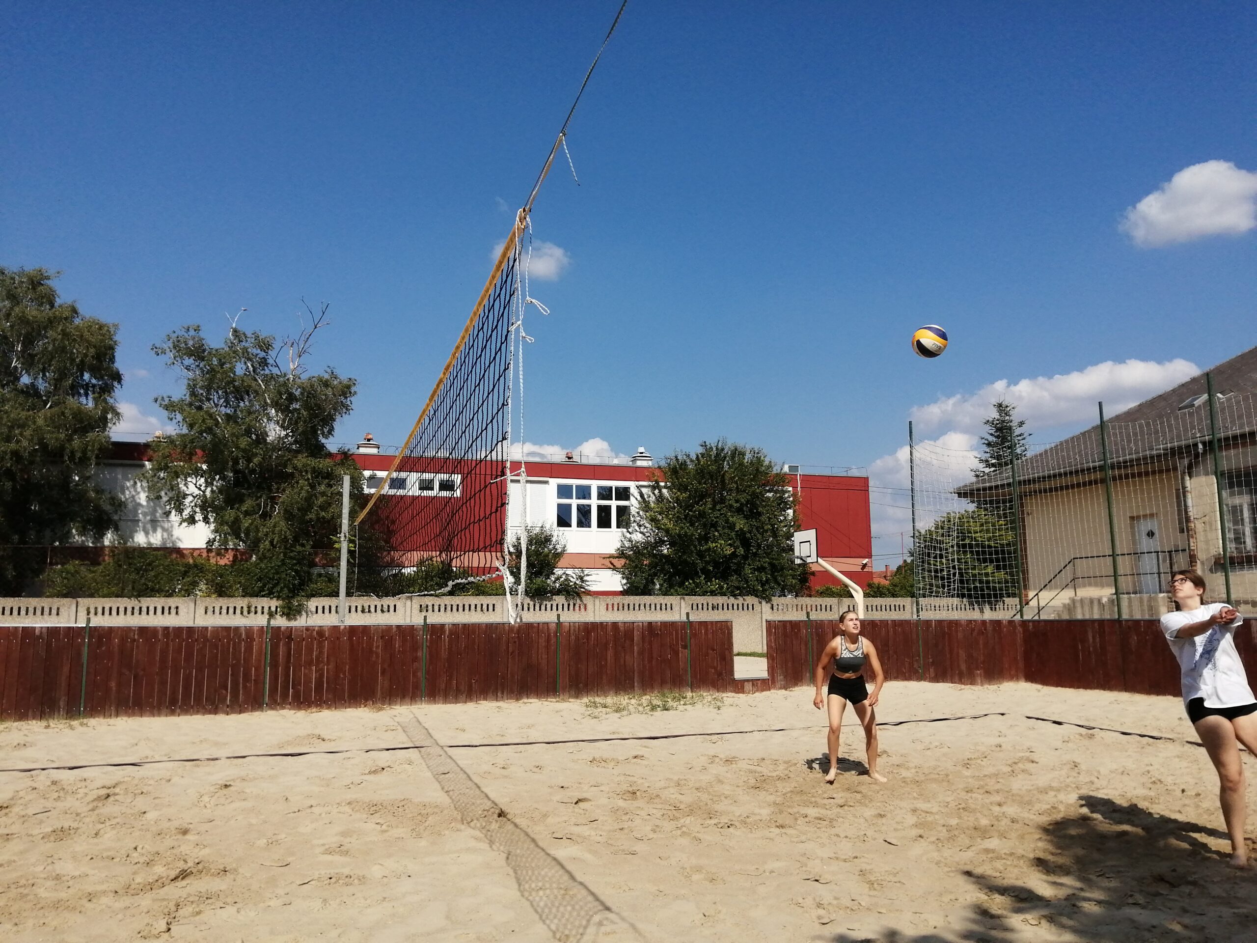 A Lököttek csapata vezeti a II. Fehérvári Strandröplabda Bajnokságot