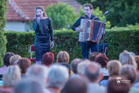 Párizsi éjszakák - teltházas sanzonestet rendeztek Öreghegyen