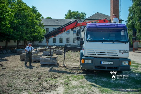 Zajlik a Táncsics Mihály Általános Iskola udvarfelújítása