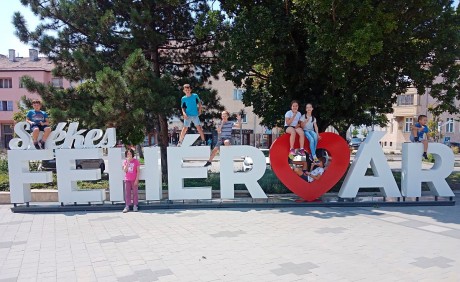 Gyerekprogramok és táborozás négy héten keresztül a SZÉNA Egyesülettel