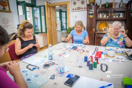 Őskori szövőszék, amelyen „lenből szőtt köd” készült
