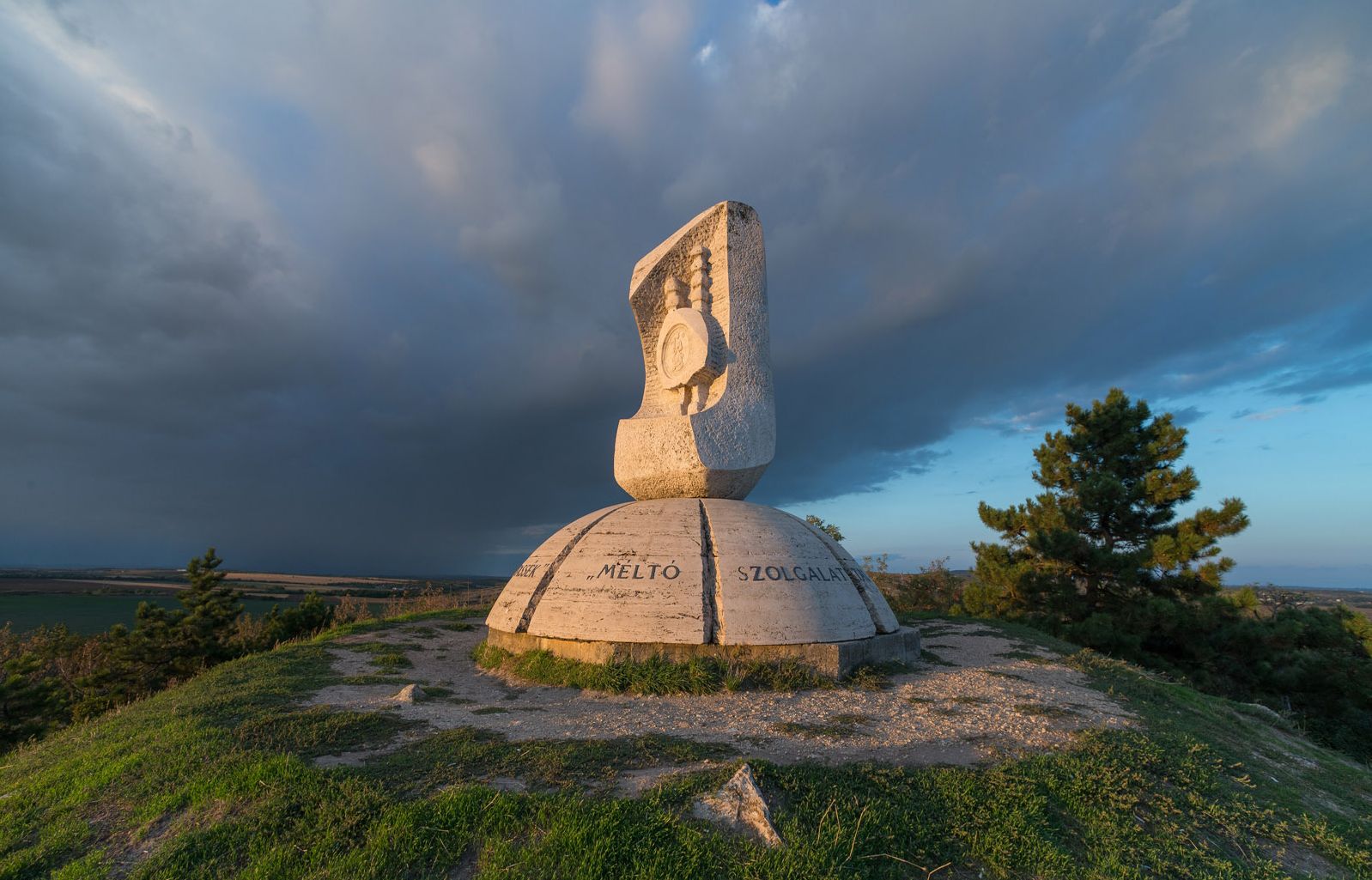Nagykanizsán temetik el az Aranybulla emlékmű alkotóját Rétfalvi Sándor szobrászművészt