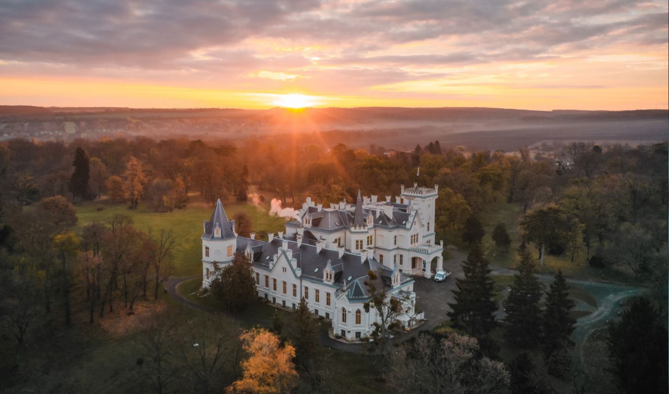 Megújult a nádasdladányi Nádasdy-kastély - keddtől látogatható