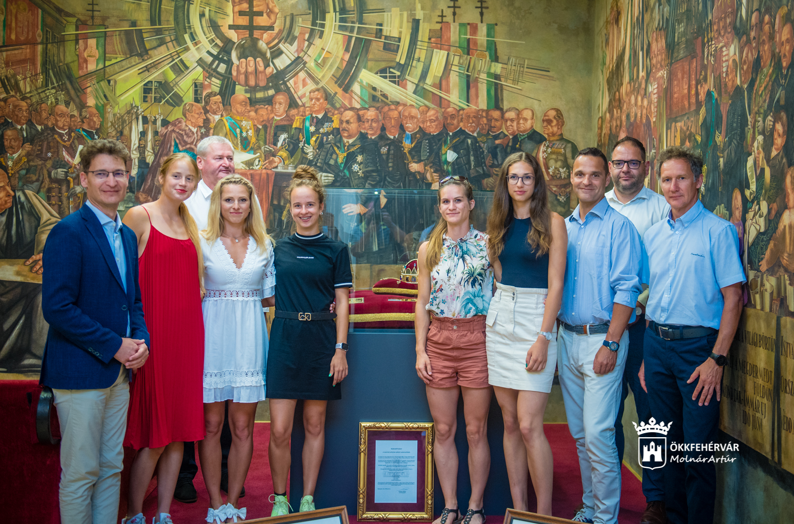 ARAK-os dobogósok a Városházán - gratuláció az érmekért