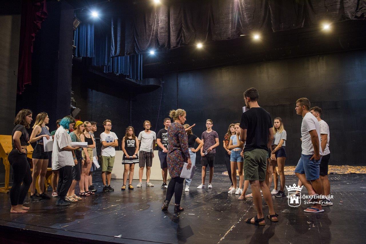 Külhoni magyar diákok színjátszó tábora a fehérvári Vörösmarty Színházban