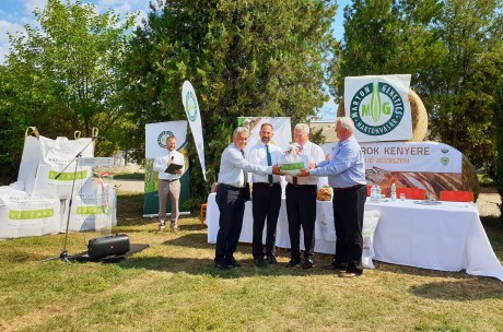 Magyarok Kenyere - vetőmagot is küldenek a kárpátaljai gazdálkodóknak
