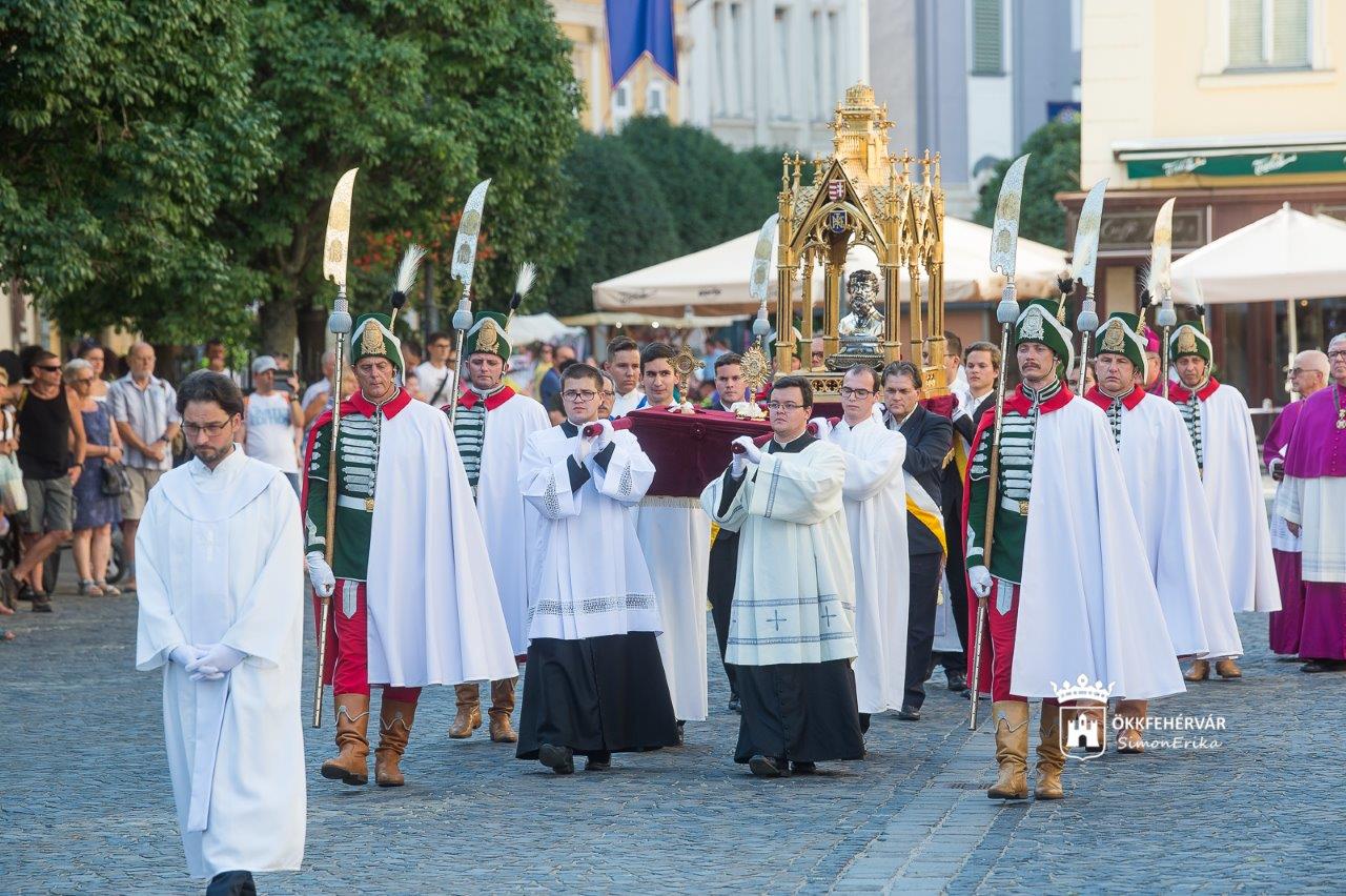 „Mária oltalma alatt életet és jelent, jövőt nyerünk!” - fogadalmi ünnep az országfelajánlás napján