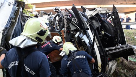Árokba borult a busz - nyolcan haltak meg az M7-esen Szabadbattyánnál