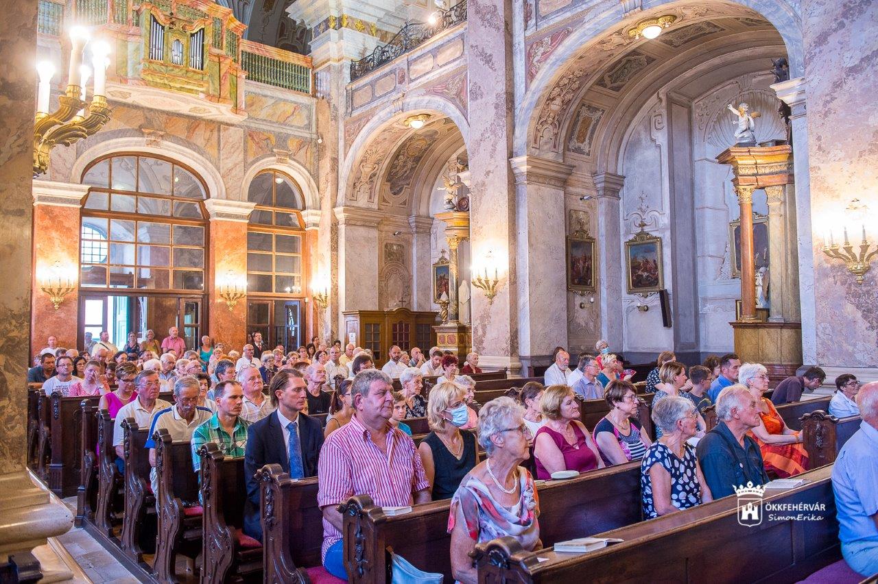 „Kövessük Máriát, a hit példaképét!” - Nagyboldogasszony napját ülték Fehérváron