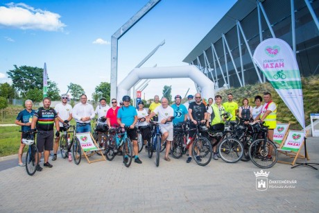 Székesfehérvárra érkeztek az Otthonról Haza kerékpáros túra résztvevői