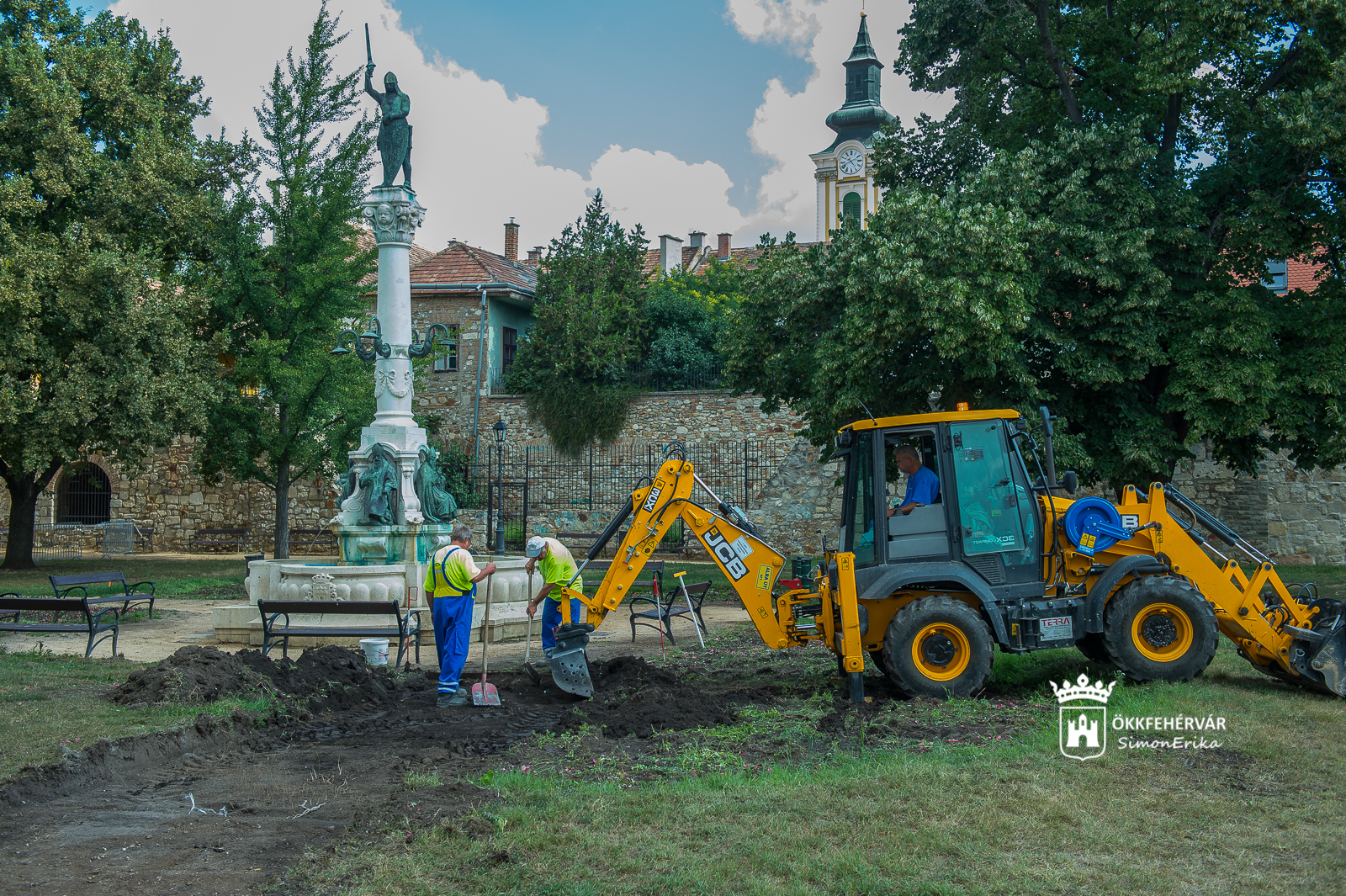 Megkezdődött a Várfal park felújítása - új, okos játszó- és közösségi tér készül