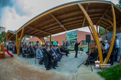 Hálaadó istentisztelet keretében átadták az új Olajfa Református Óvodát