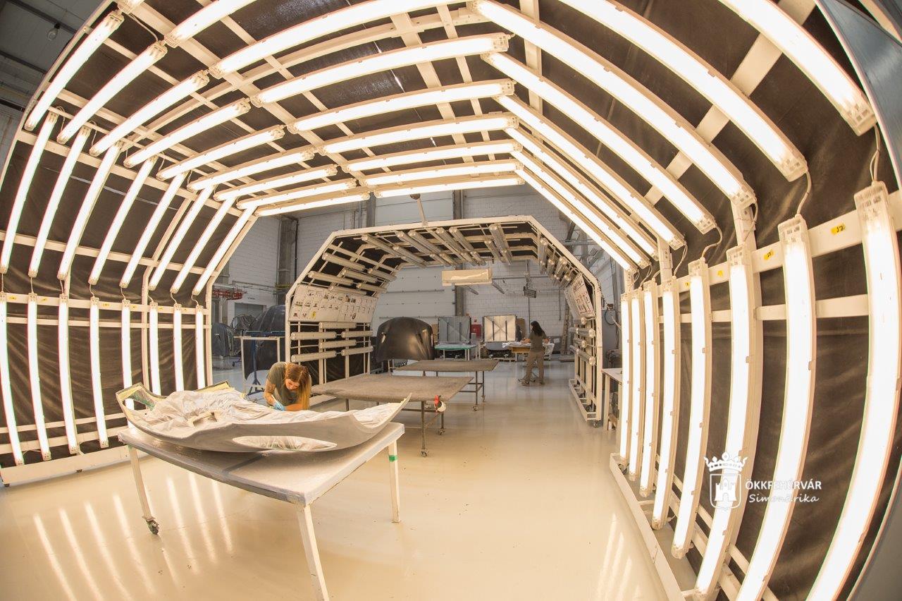 Aston Martin, Ferrari és Alfa Romeo motorháztetők is készülnek Fehérváron