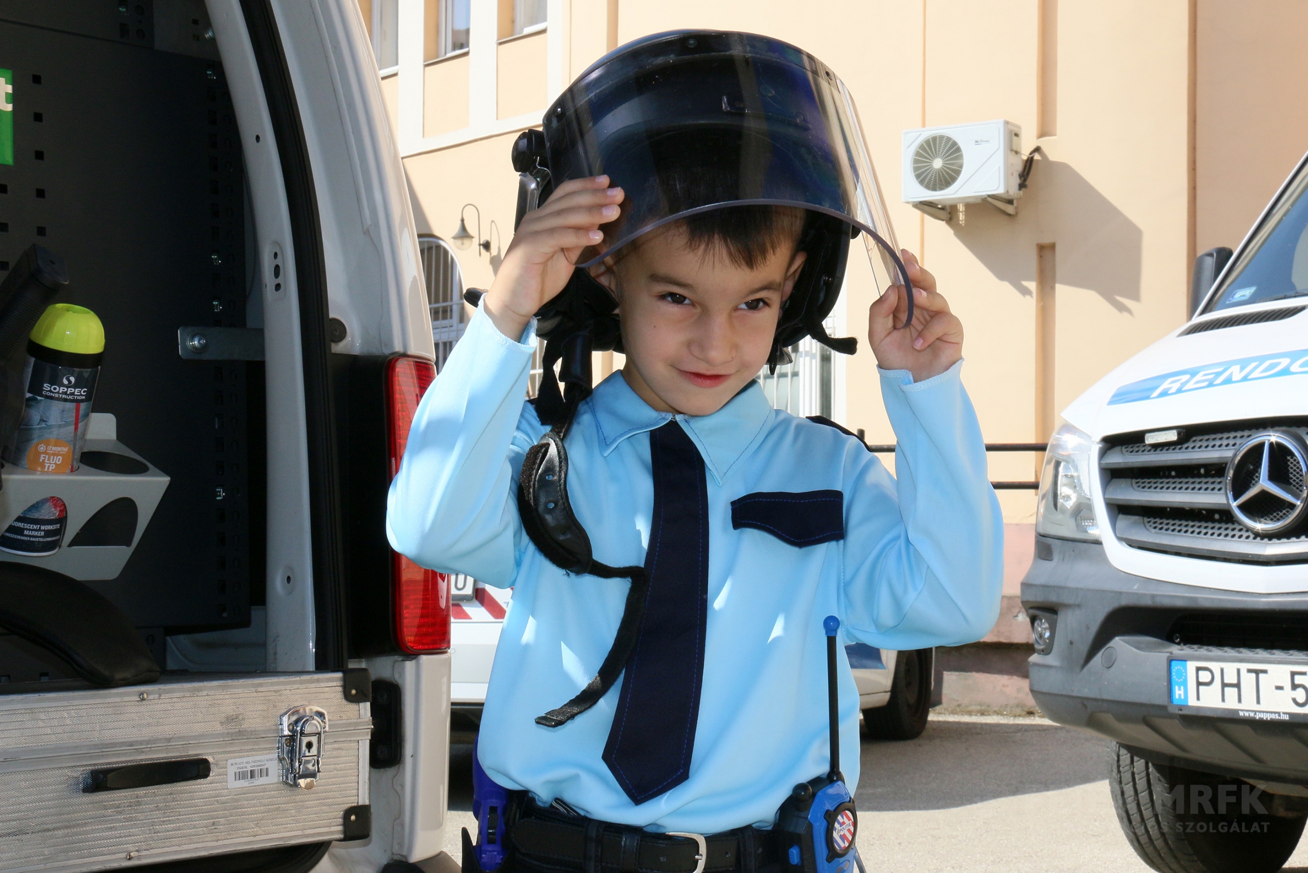 Egy kisfiú álmát teljesítették a székesfehérvári rendőrök