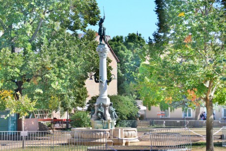 Restaurálják a Püspök kutat, de módosulnak a Várfal park megújításának tervei