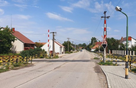 Hétvégi lezárás a Farkasvermi úti vasúti átjáróban