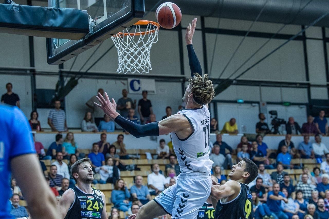 Kosárlabda: vajon ki oktat majd kit Debrecenben?