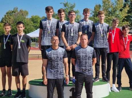 Három arany és hét éremmel zárta az ARAK a szabadtéri bajnoki szezont