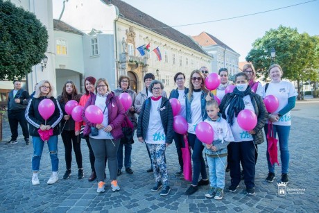 Aki időt nyer, életet nyer! - Rózsaszín séta és szűrés a nők egészségéért Székesfehérváron