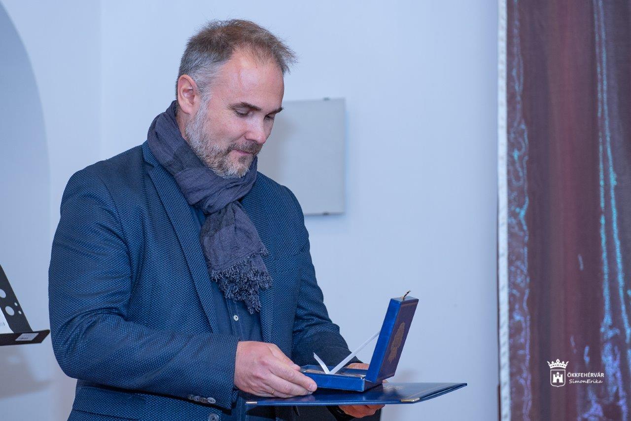 Gutowski Robert építész, az Egyházmegyei Látogatóközpont tervezője vehette át a Schmidl díjat