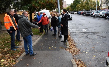 Járdafelújítás és parkolóépítés kezdődik a Semmelweis Ignác utcában