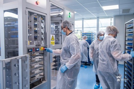 3,4 milliárdos beruházás-sorozat részeként avatták fel a Karsai Alba Kft. új gyártócsarnokát