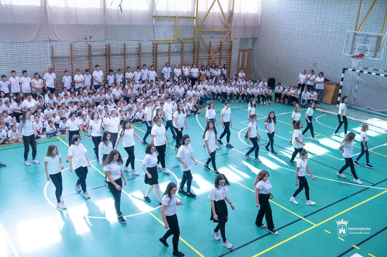 A felújított tornaterem átadásával ünnepli 40 éves fennállását a Vörösmarty Általános Iskola