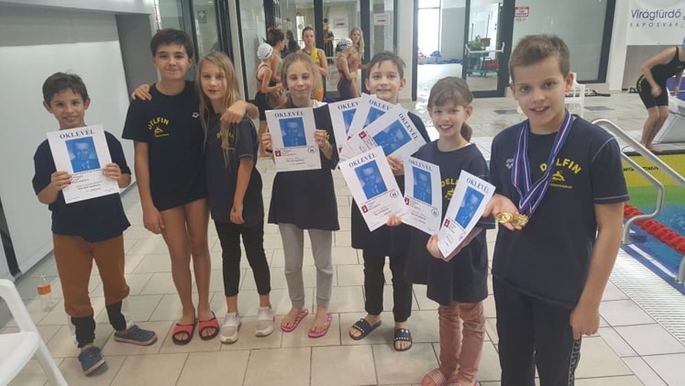 Érmek és helyezések: kaposvári versenyen úsztak a Delfin SE fiataljai