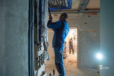 15 rendelő, akadálymentes megközelítés – jól halad a Szekfű Gyula utcai rendelő felújítása